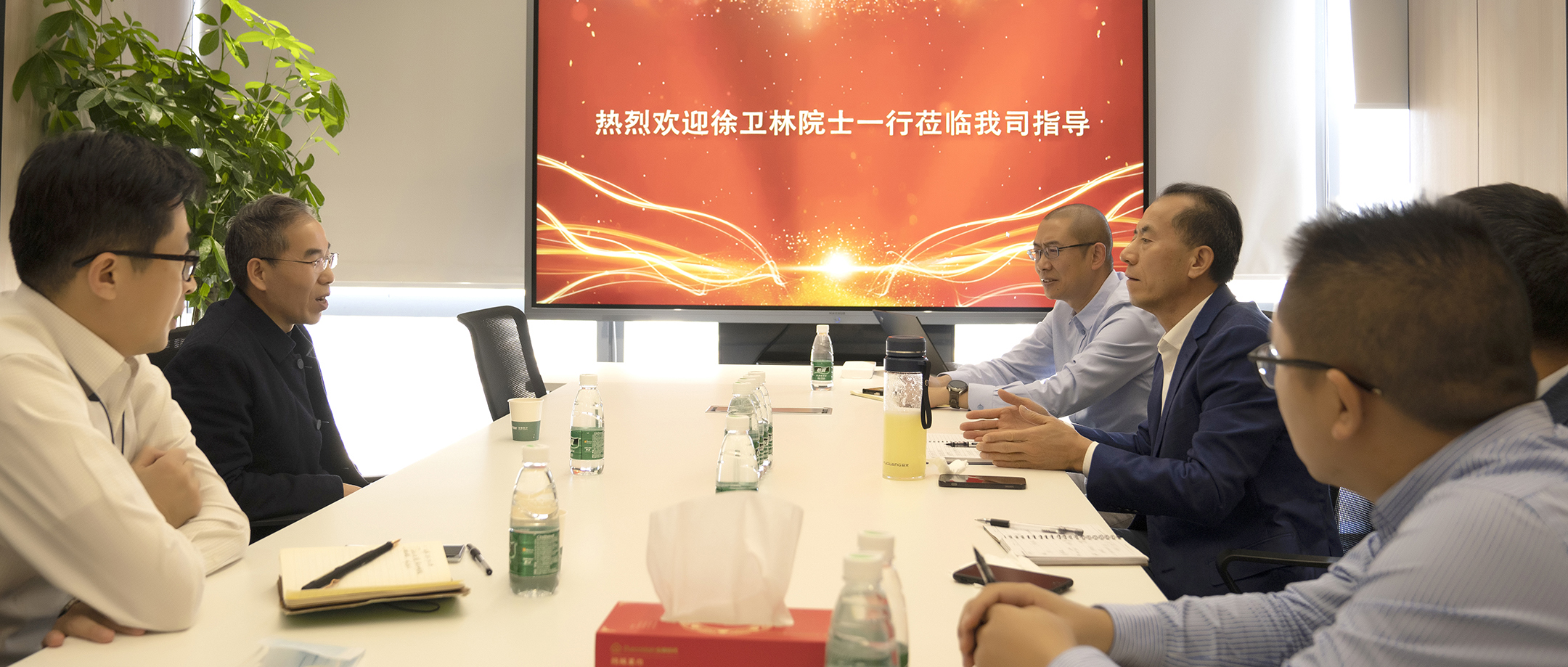 中国工程院院士、武汉纺织大学校长徐卫林造访豪门国际医
